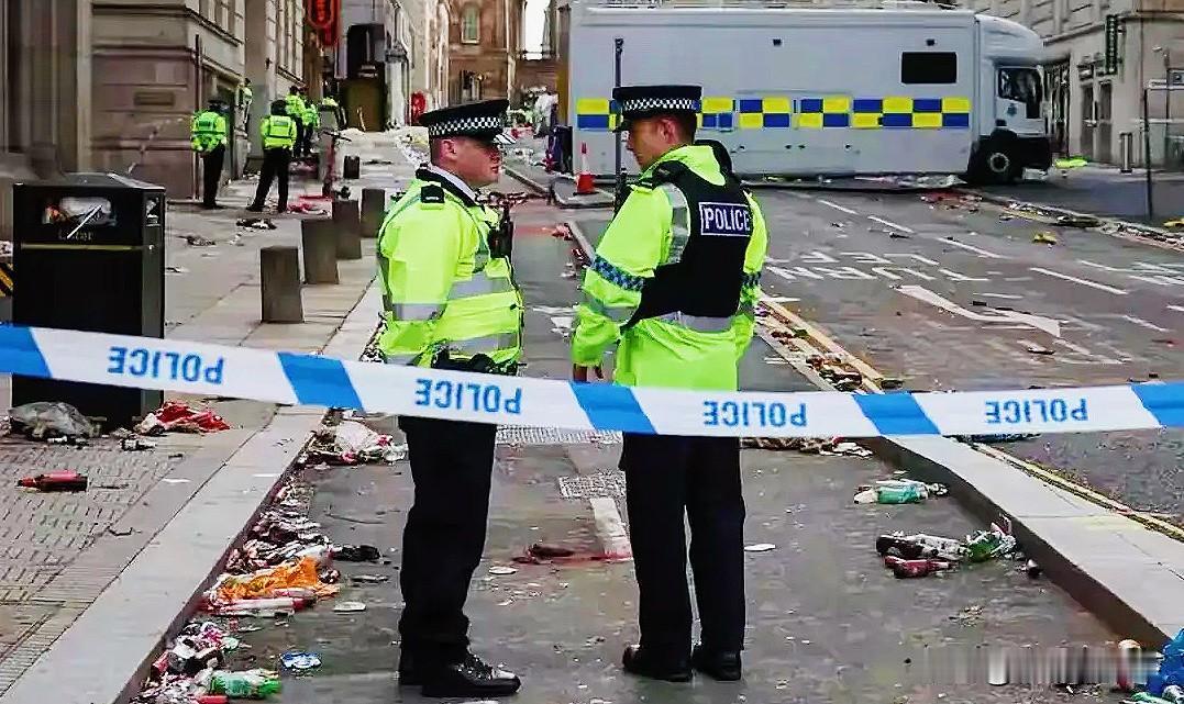 “我们来英国不是为了给你们做苦力的！”近3000名移英港废在英国伦敦市中心举行抗