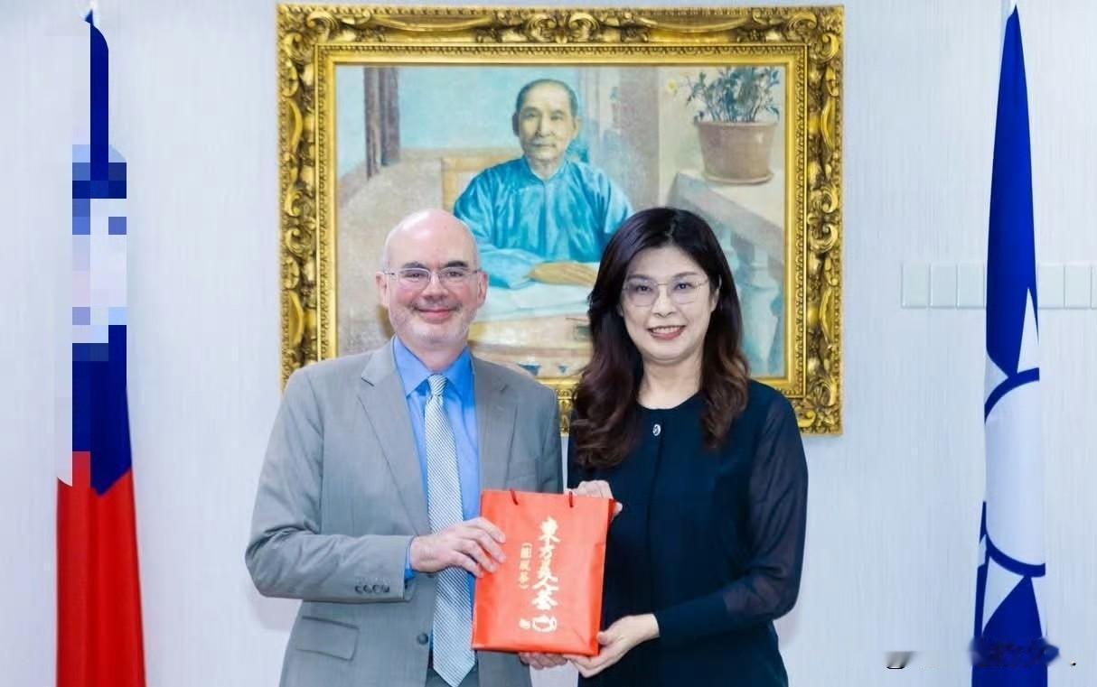 看看，国民党主席郑丽文与美国在台协会（AIT）处长谷立言3对3的会谈成果（图二）