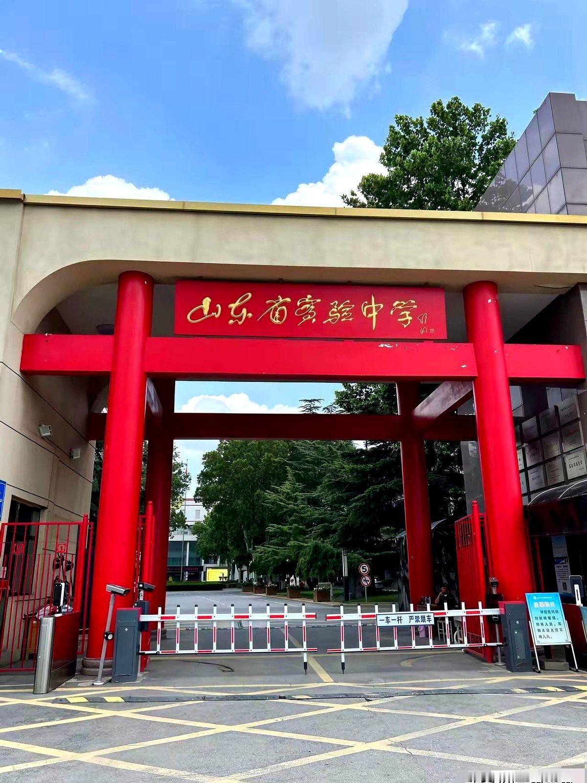 发现没，今年的高考，安静的有点反常，朋友圈里送祝福的明星都少了，街边那些助考的