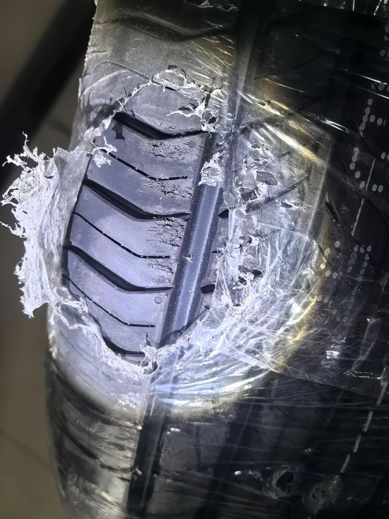 物流运输的时候摩擦了！大家给看看影响使用吗？！