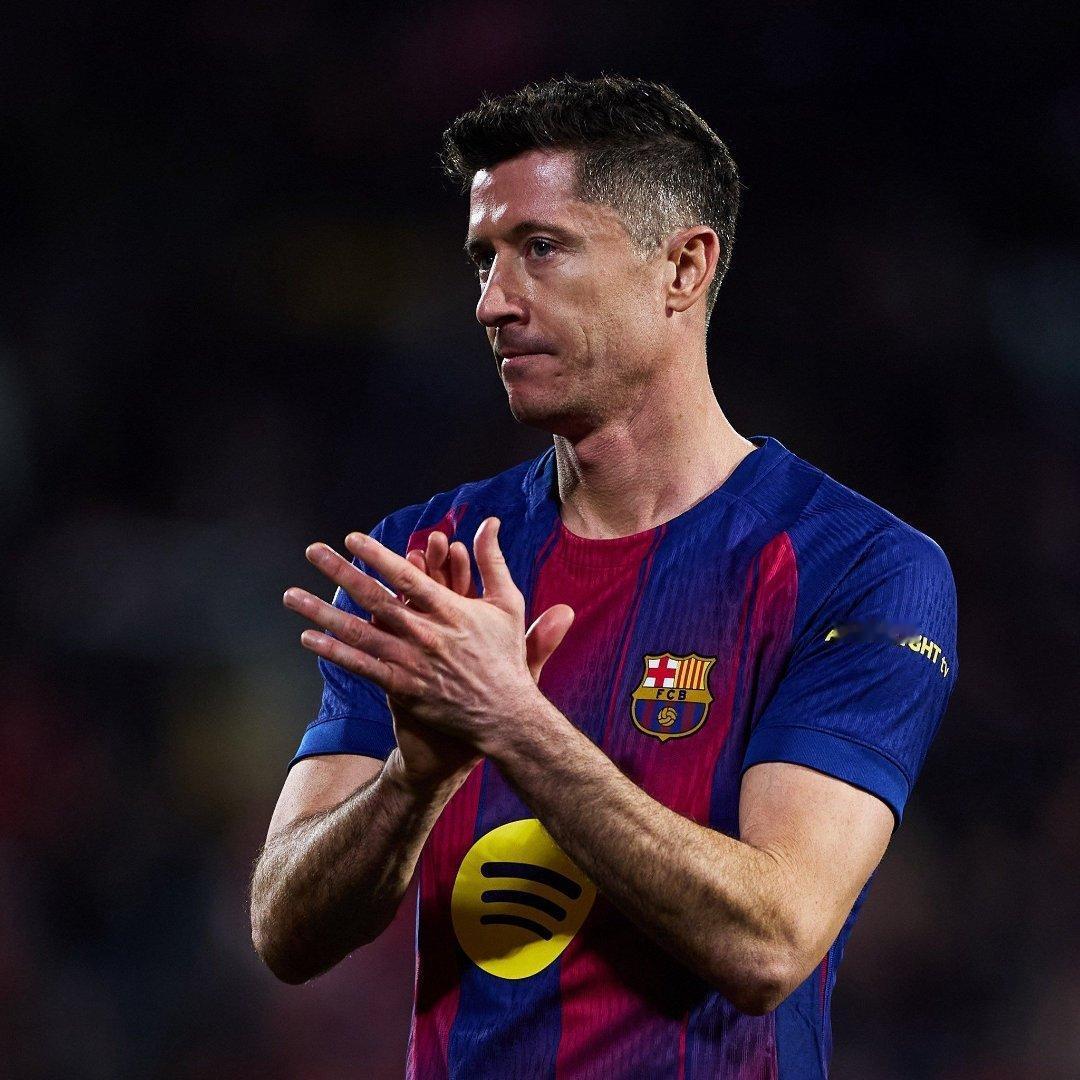 欧洲转会新闻发布会！★换个豪门！据称莱万的经纪人正在努力为其寻找新的机会，莱