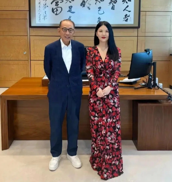 李湘好瘦啊现在，还是瘦了美。