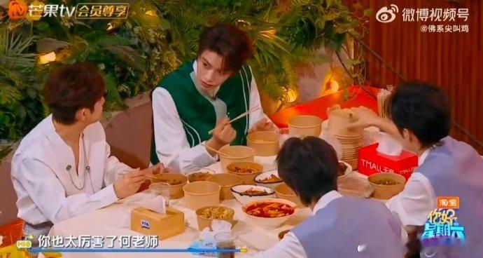 快给何炅找长生不老药谁不想留住这样的何老师！工作满档依旧优秀，却有“停止衰老