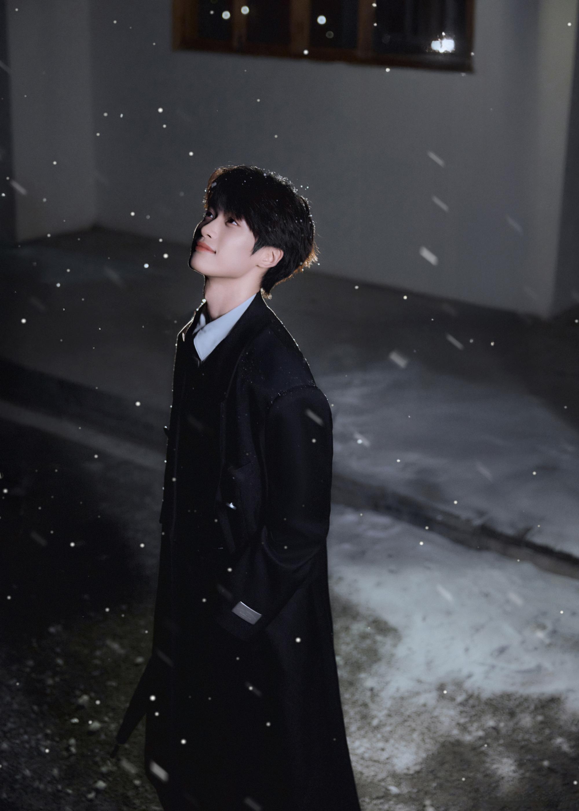 梓渝zy网易严选代言人梓渝"我对你的爱书里没有记载,歌里没有播放,但我的爱只有