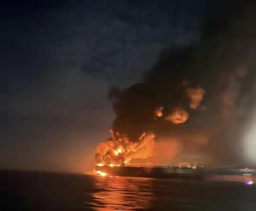 出大事了，俄军发射导弹，乌克兰大坝被炸断，泽连斯基向美欧求助这则消息瞬间引