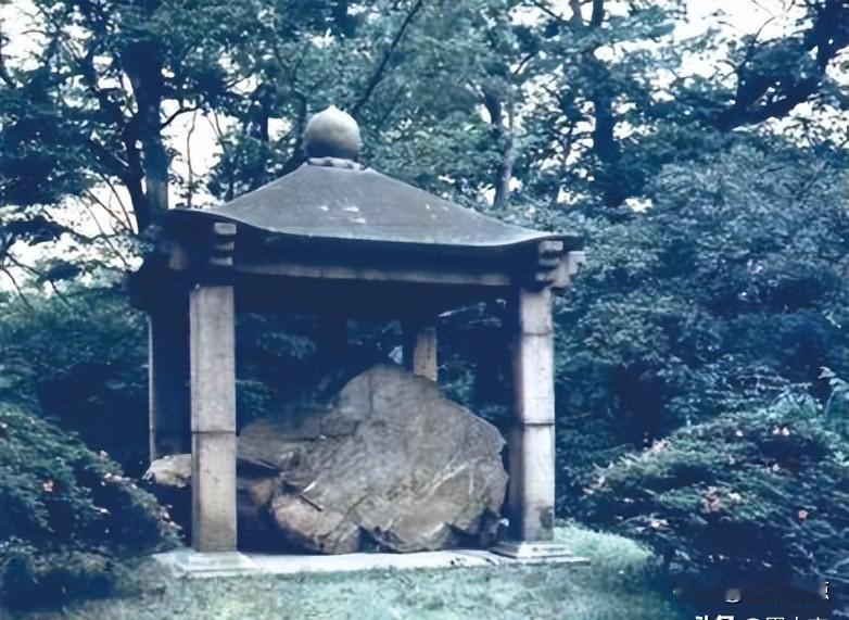 一块9.5吨的唐朝石碑，仍躺在日本皇宫里；不是没找过，是每次开口，对方就翻出明治