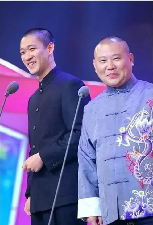 曹云金捧哏和师父郭德纲犯一个毛病，遇强则强，遇弱则弱，举个例子：他给何云伟、金