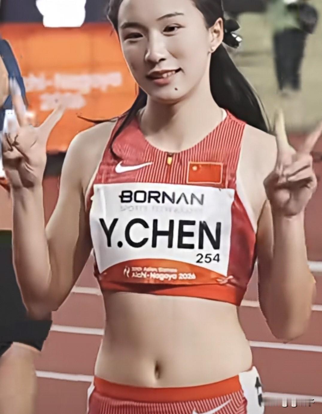 陈妤颉父母两人的老家都是宁波奉化，他们是奉化二中校友，后来作为高水平运动员考入浙