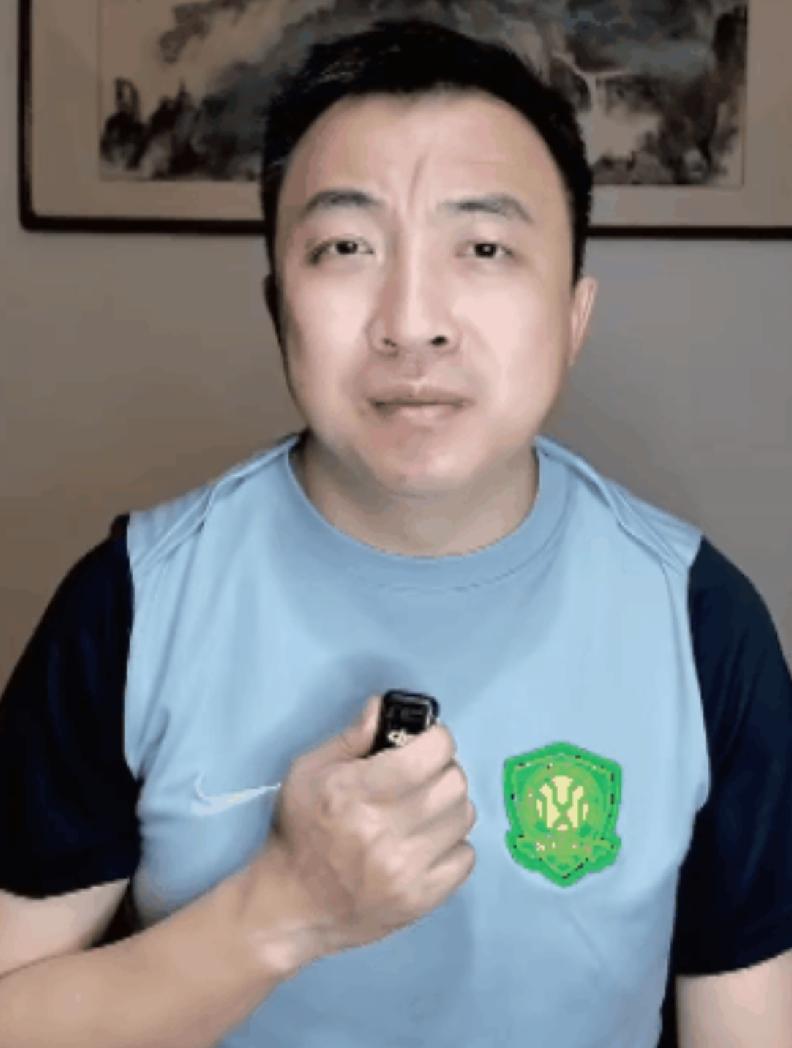 火力全开！足球媒体人袁甲忍无可忍，终于向董路发起“开炮”模式，直接点名足球小将0