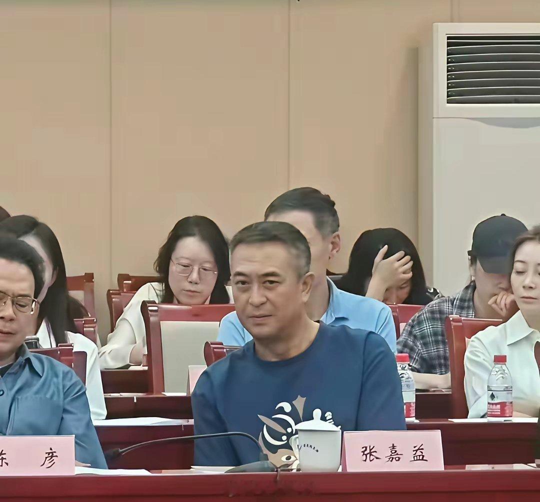 张嘉益最不该的，是拍《主角》忘了两个人。一个是好兄弟尤勇智。尤勇智原名尤勇，出道