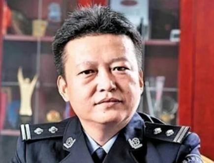国涛从警生涯的高光时刻，无疑是在深圳的30年。在深圳警界，国涛这个名字颇为知名，