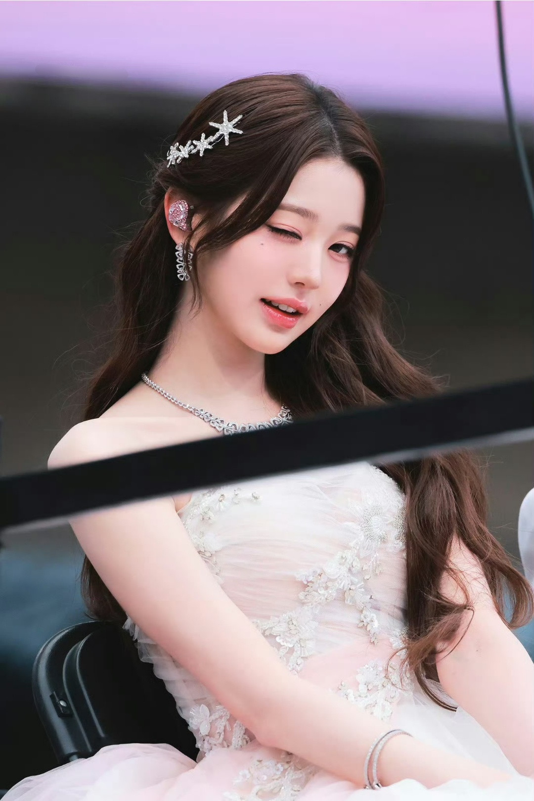 第一次见张元英失去表情管理元英状态很好的主持了一整场活动，特别敬业！