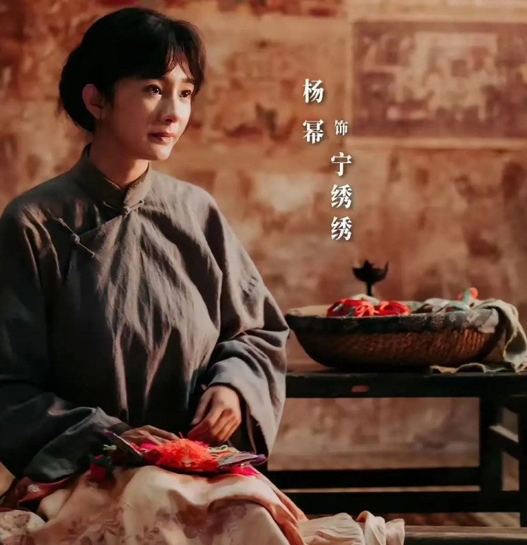 发现没，年代剧真的很容易火。《在人间》，地点东北，爆了，直接让雷佳音拿了三个