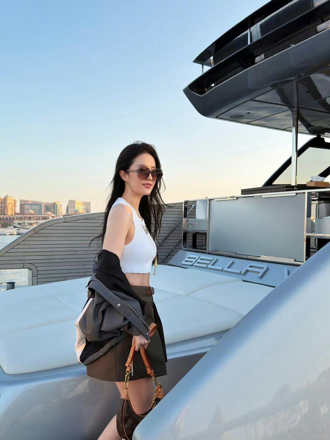 刘亦菲三天更两次刘亦菲这个更新频率哈哈哈哈哈哈刘亦菲这个更新频率，保持住