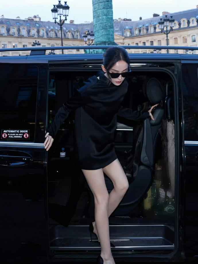 内娱教科书级下车名场面谁不为这些下车名场面疯狂心动！有的明星下车时自带柔光滤镜