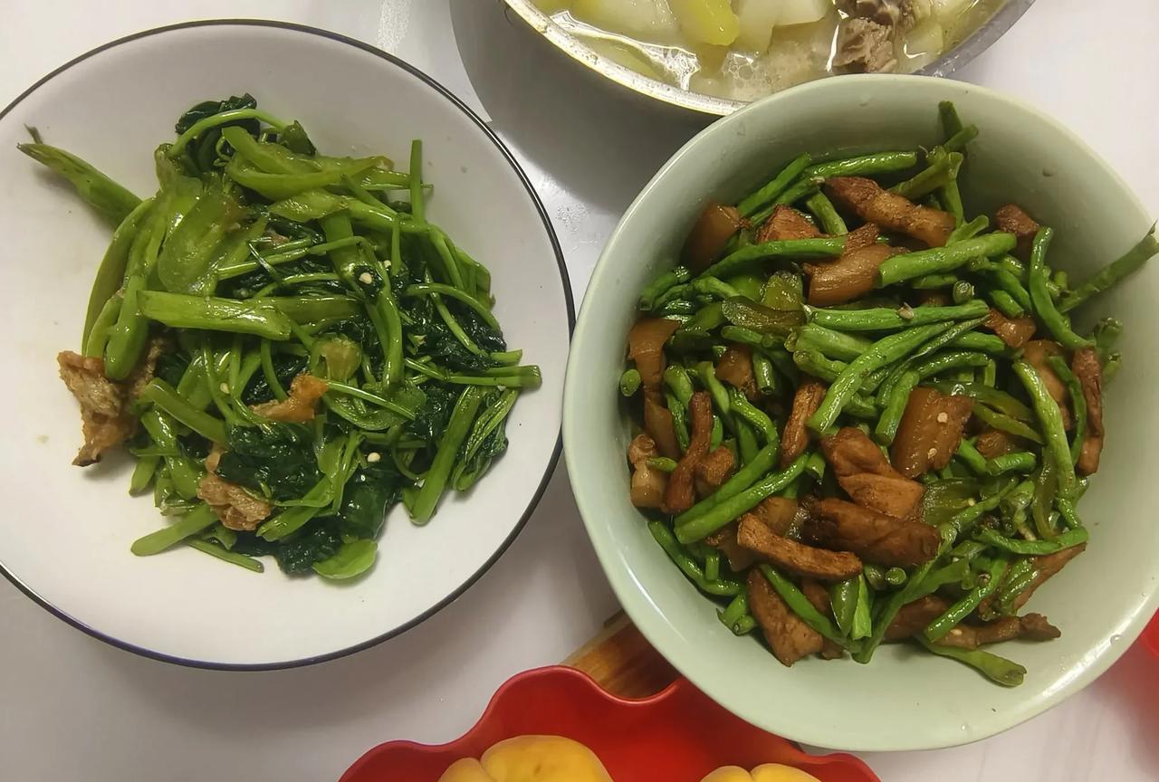 邻居夫妻意外去世了，留下老人和一个十多岁的孩子。邻居生前，我俩关系挺好的，她