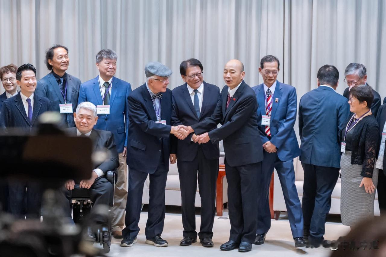 赖办秘书长潘孟安今（23日）在脸书发文称，今天带着监察部门提名的正副院长前往立院