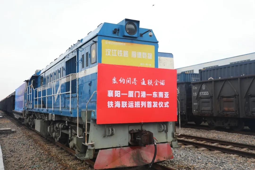 8月31日，福建省副省长魏晓奎一行深入东风股份襄阳工厂调研车辆生产及出口、物流等
