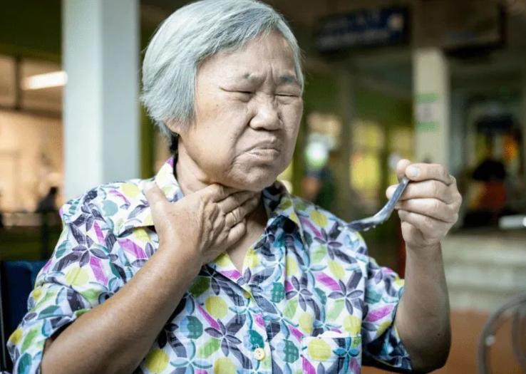 医生忠告：查出反流性食管炎多年未出血的人，日常坚持这3个习惯！医生这边常常会