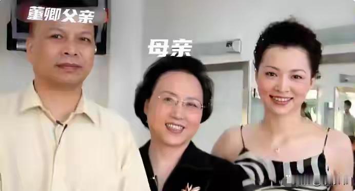 王铎：董卿和父母的这一张，照得最好。