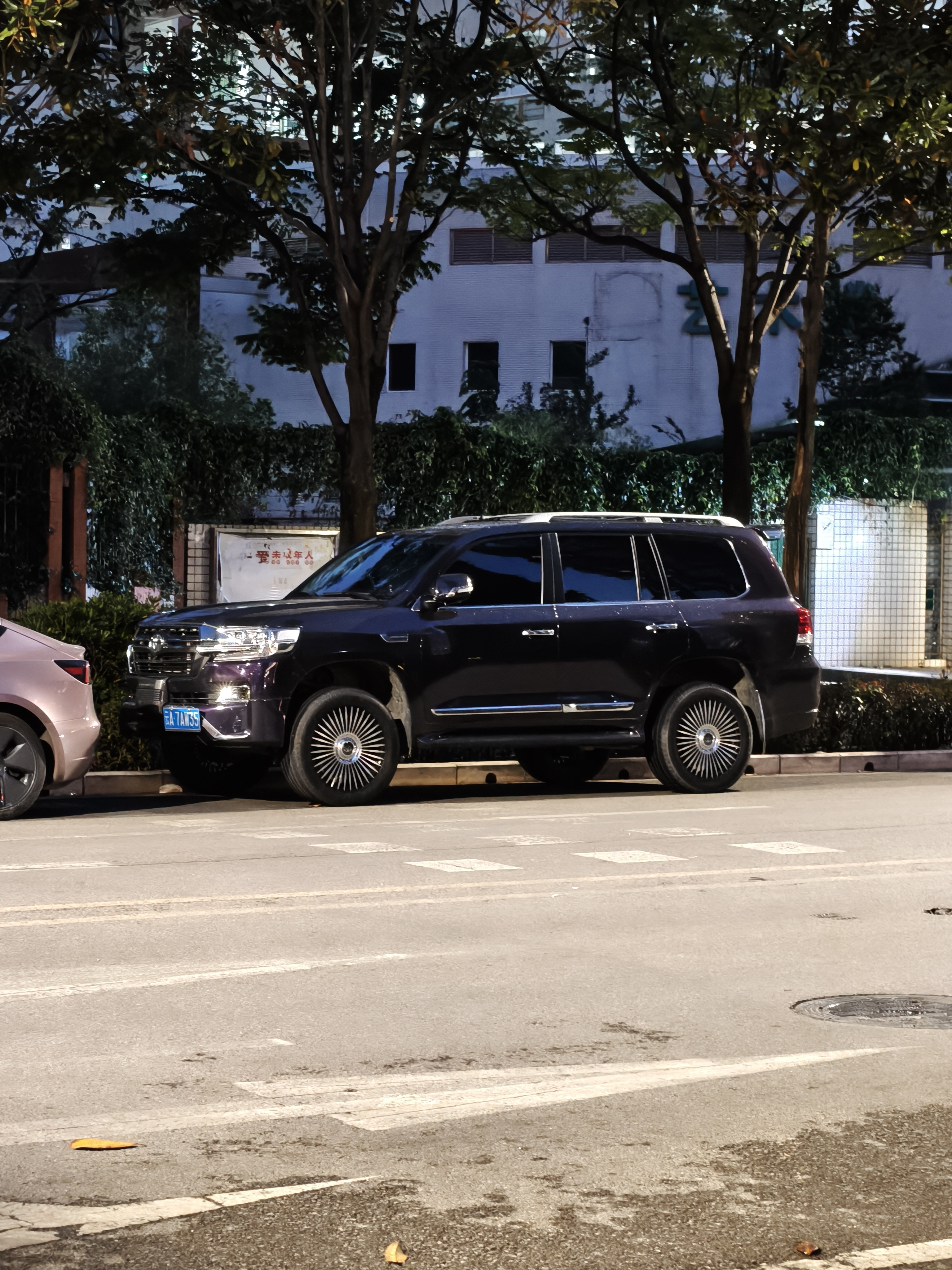 这台MDX是老家本地一手车，十多年前就看见了，还是个高配。M274发动机的CLS