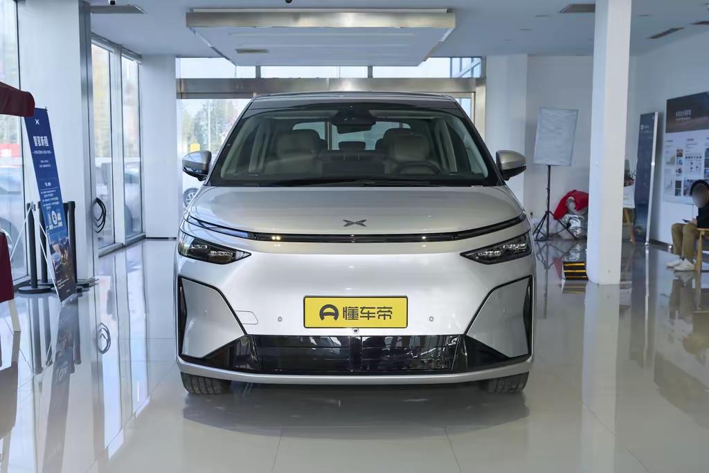 先说价格，30.98万起，比当初预售低了4万。这个见面礼给得挺实在，一下就把“值