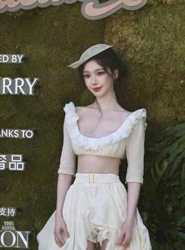 谁懂易梦玲红毯的含金量啊？？？短短半年时间，她居然有了这么多套出圈造型，姐的审美