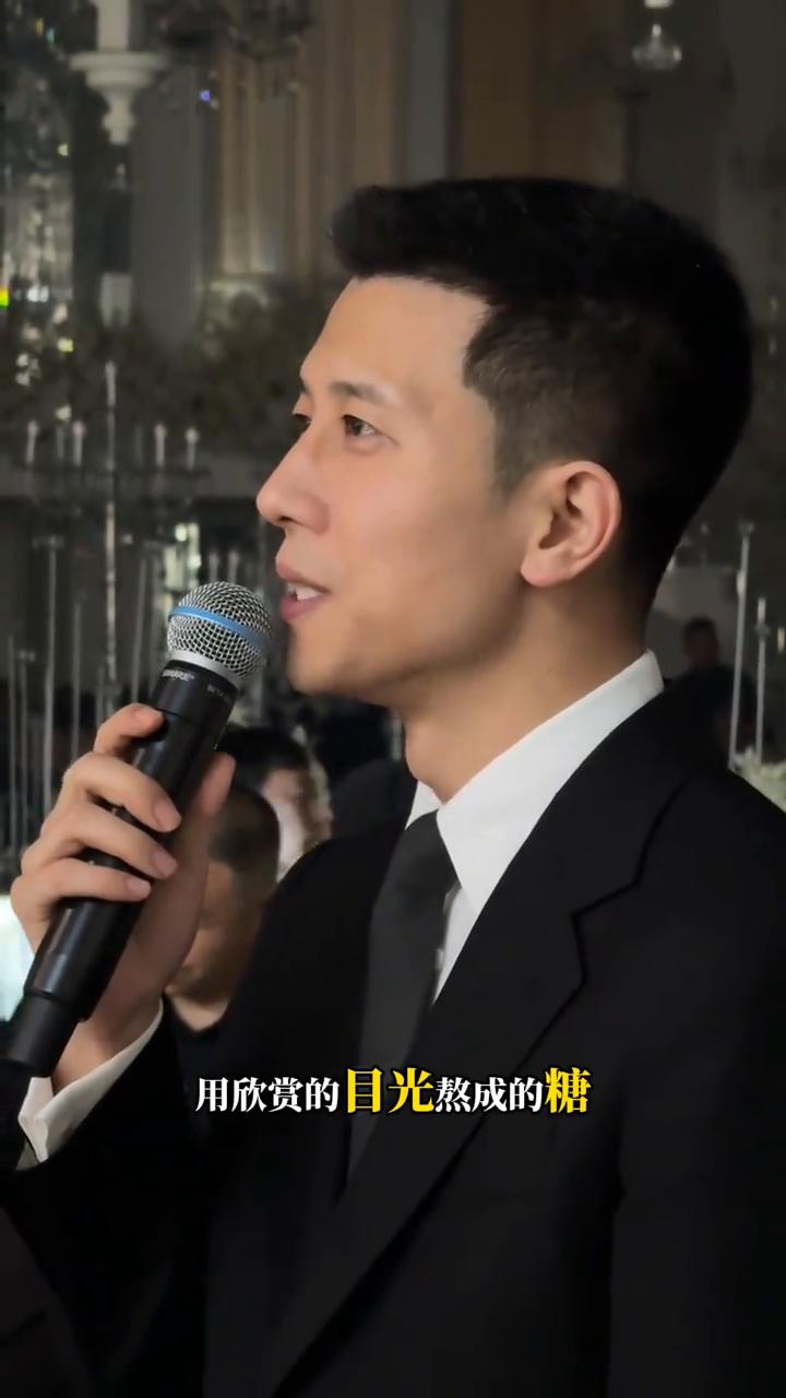 对恋人要衷心，爱下去要耐心。婚姻就是两个相爱的人用欣赏的目光熬成的糖，在一起不会