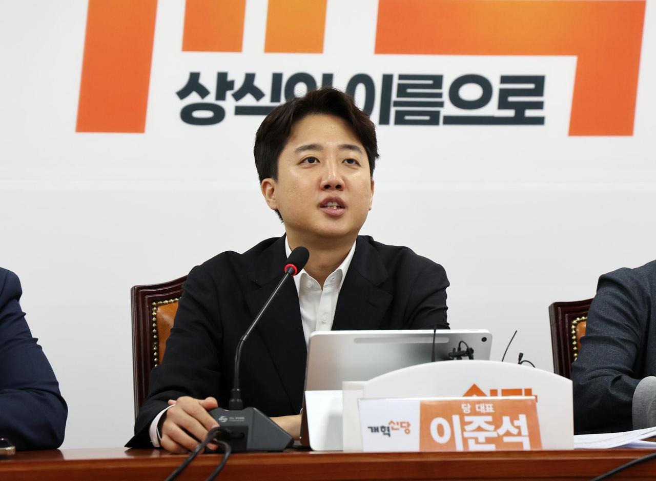 韩国媒体消息，共同民主党批判改革新党代表李准石，要求其为大选期间的仇恨言论承担政