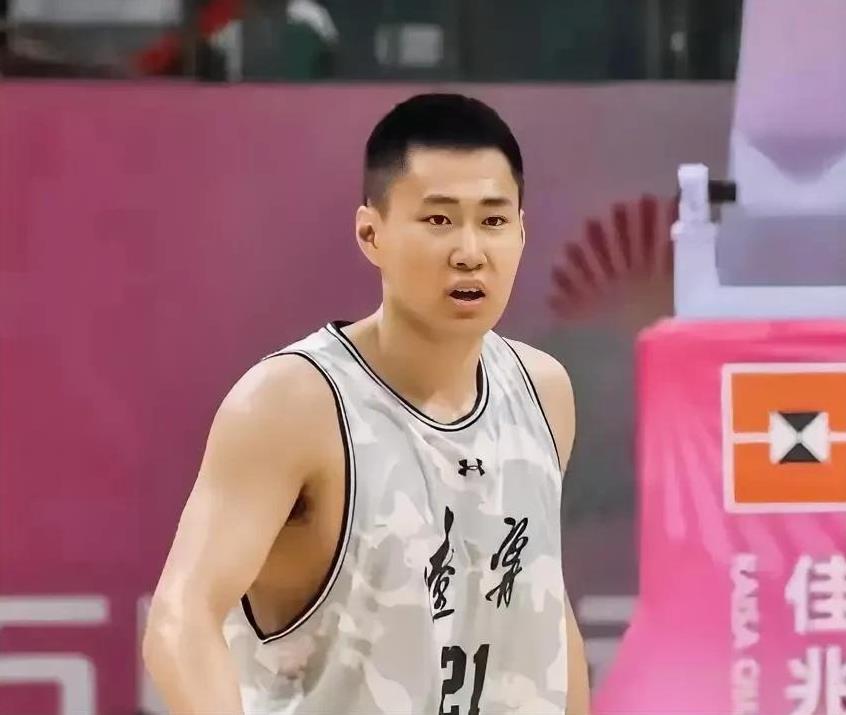 杨鸣该醒醒了吧！辽宁队能够战胜四川，是因为赵继伟被包夹后，吴昌泽能把他传出来的空