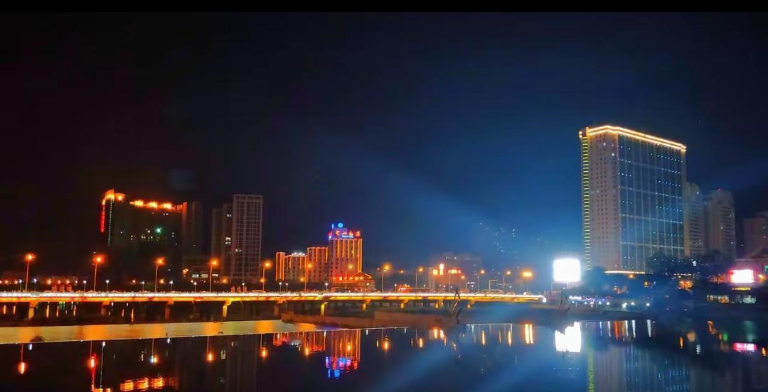 大家有没有思考过，为啥这时候红楼梦突然火起来了？为啥这时候辫子们做的那些事情都被