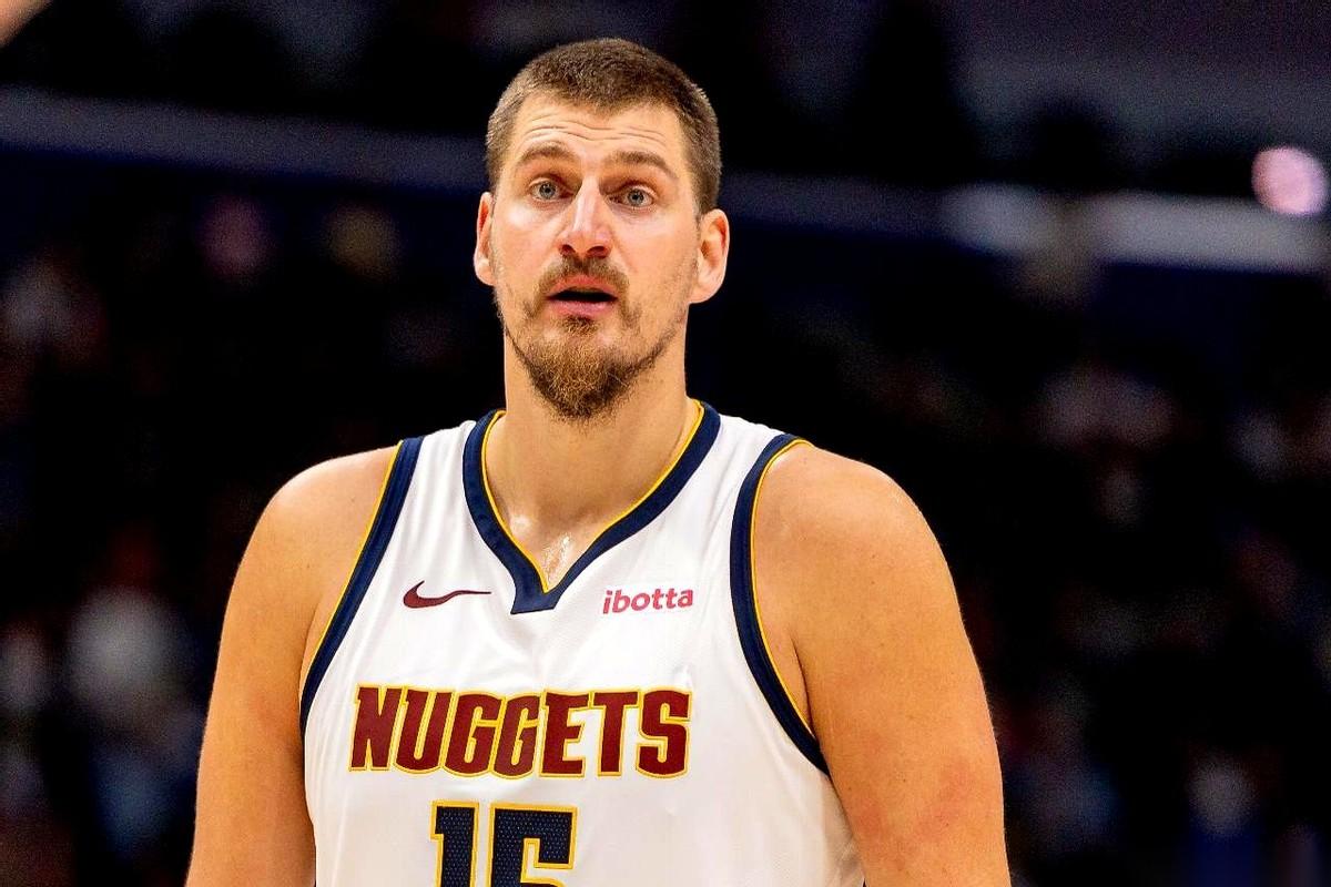 我一觉醒来，掘金队的首发直接给我干没了四个。四个啊！不，准确地说，是连根拔起