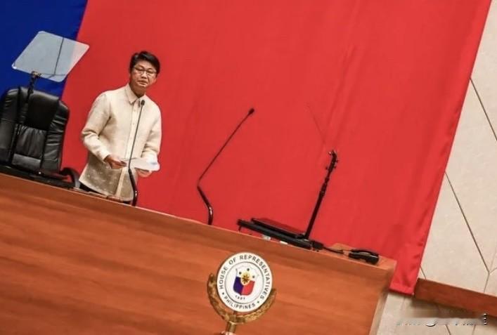 44名来自政党名单联盟基金会的菲律宾国会议员签署了一份支持众议院议长福斯蒂诺.李