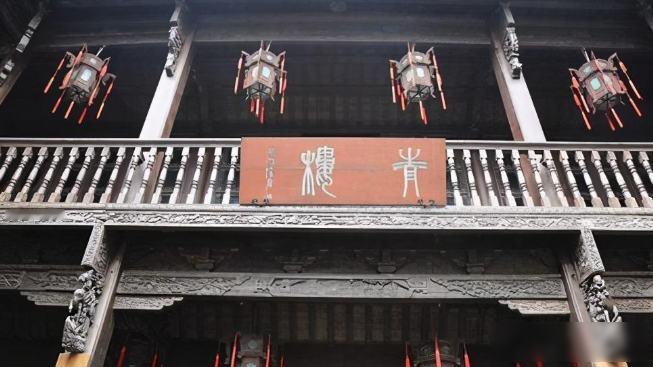 在古代，想去一趟青楼，可不是说进就能进的事儿。那可真不是穷人玩的地儿，光是开销就