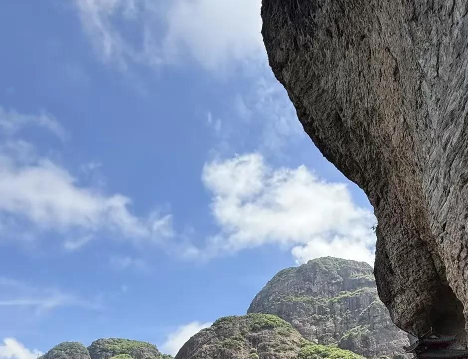 以色列话不多，够狠，说打就打，这点美也比不上。美怕打仗，打仗也很少赢过，尽管科技