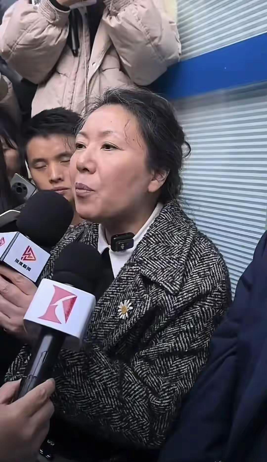 27岁女孩殒命家中，凶手凭2.5小时“精神病”鉴定想脱罪？保安当庭揭穿谎言，成都