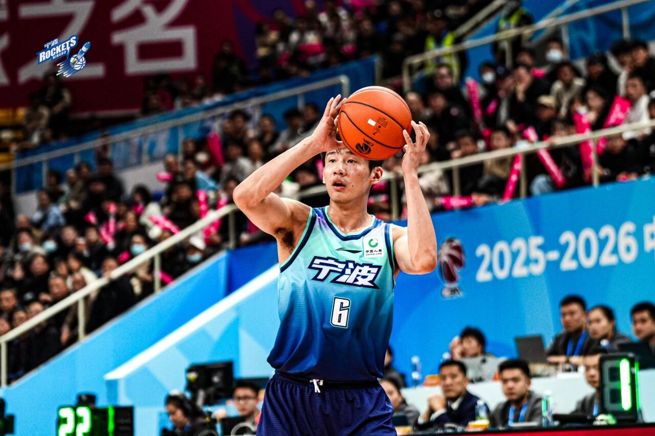 宁波男篮社媒晒照回顾比赛: 球队101-98战胜天津男篮