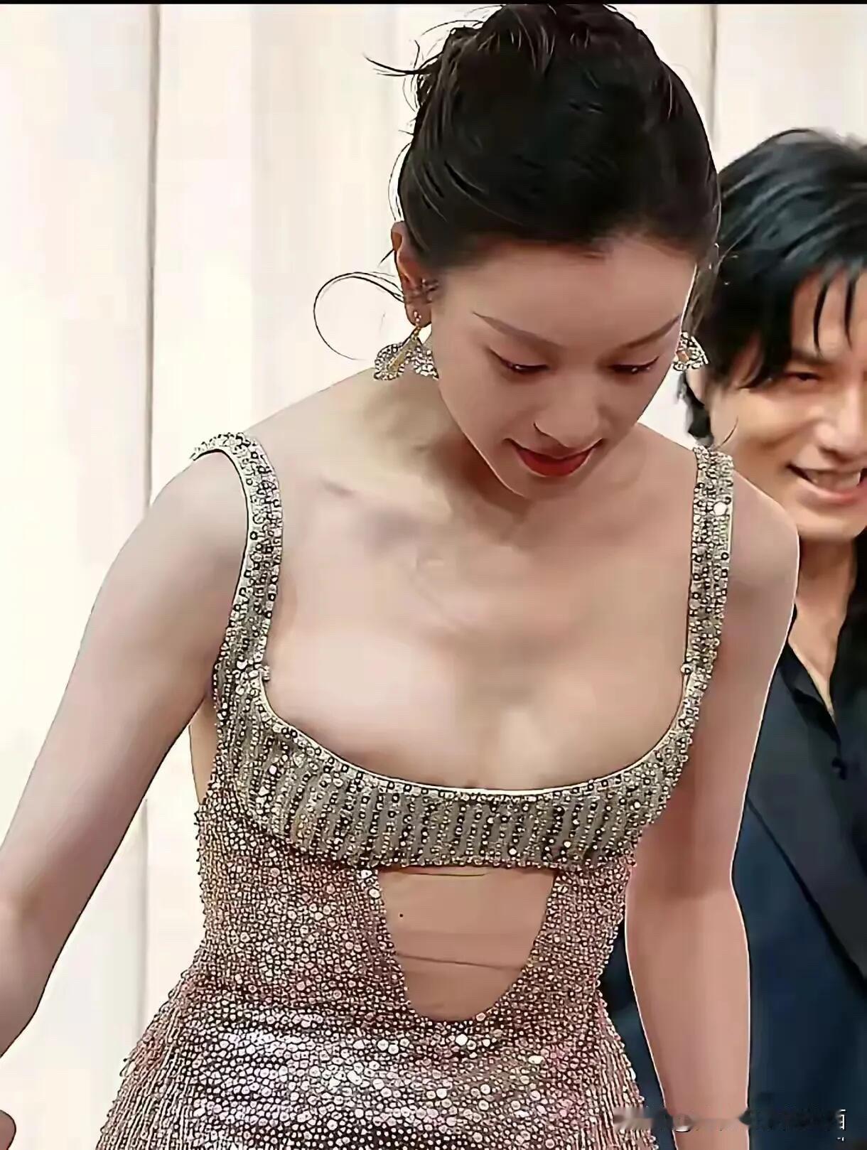其实倪妮长相还不错，演技也是可圈可点的，出道这么多年来没有大紫大红起来，但只要有