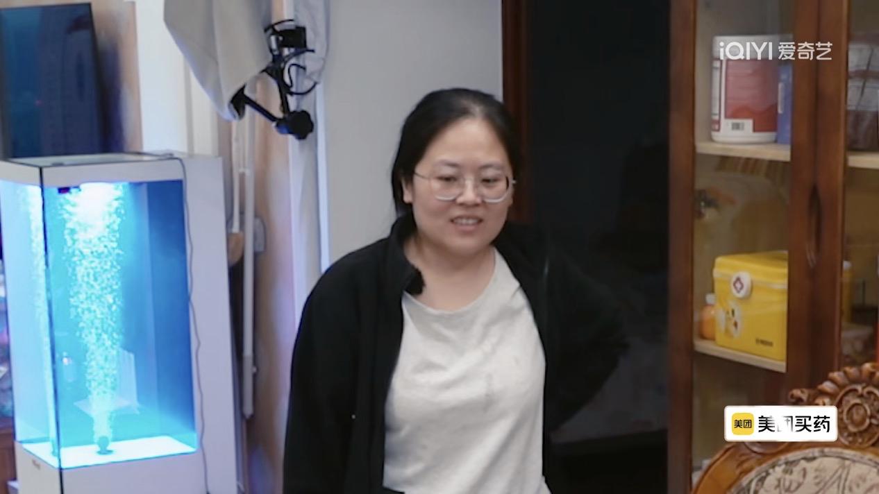 当房主任的女儿我觉得也有点累吧。先说大女儿。小女儿过生日，大女儿出去买的蛋糕