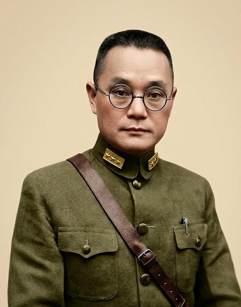 1949年，潘文华起义前夕发现妻子张俊是特务，他转身推开一箱金条说道：“你走吧，