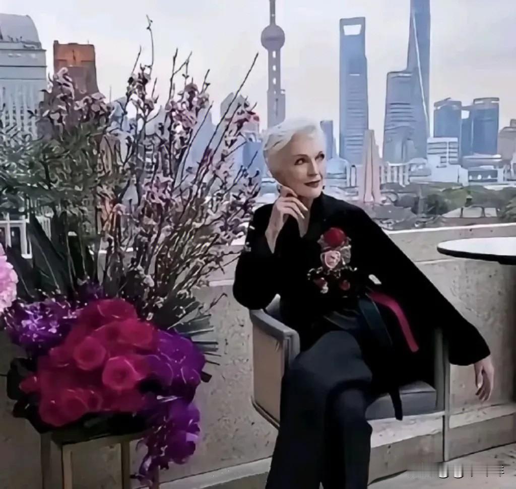 真是太奇怪了……什么都没有的平民被所谓的西方精英洗脑“仇恨中国”，而有钱