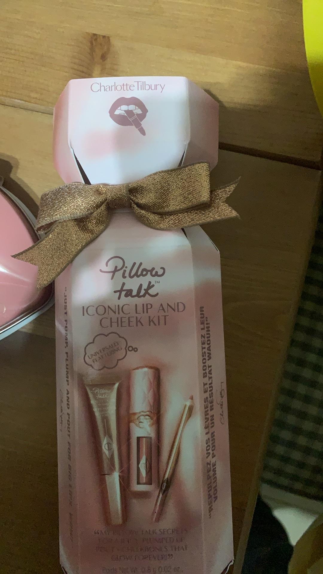 同事整天吹牛，说他网上买的俄罗斯骆驼奶粉，物美价廉，十几块钱一斤。这种人就是不长