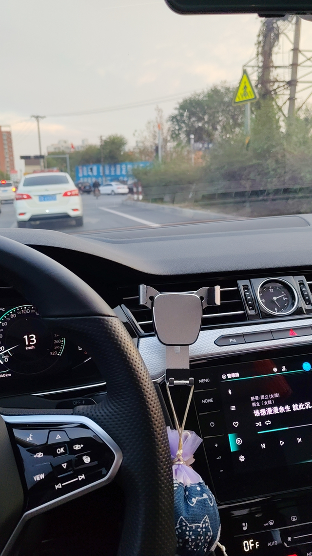 你们得迈腾也是高档位低转速吗330豪华档位太高7档才1000转，高档位低转速