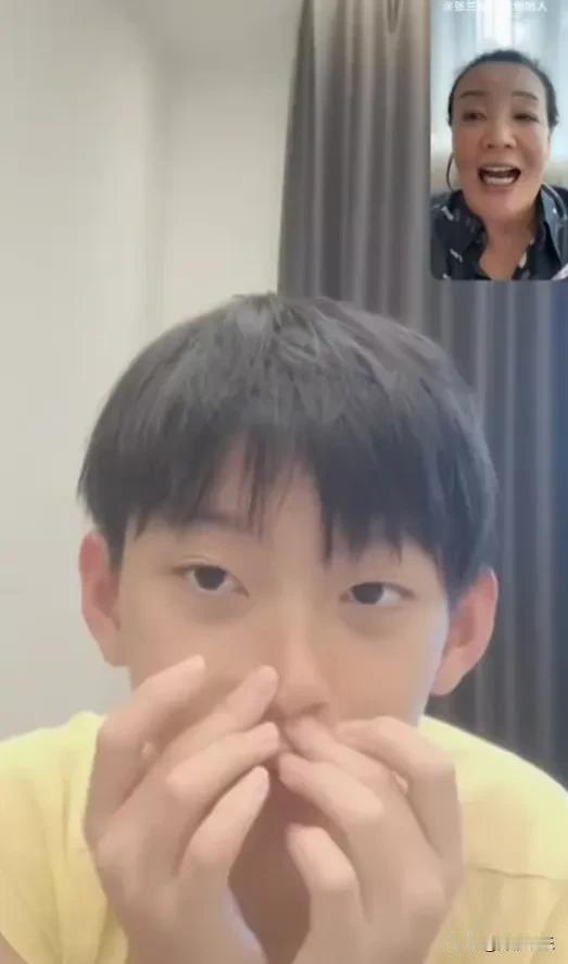果然张兰出差悉尼还有别的目的，那就是和同样在海外旅游的玥玥和小霖霖汇合，然后一起