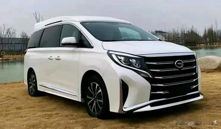 大家庭的我们有福了，2026款传祺M8HEV，这款车以大空间、低油耗、高舒适、高