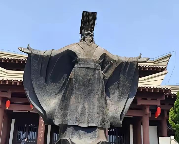 秦始皇49岁死了，所有人都说他短命，可没人算过账——统一六国之后的十一年里，这个