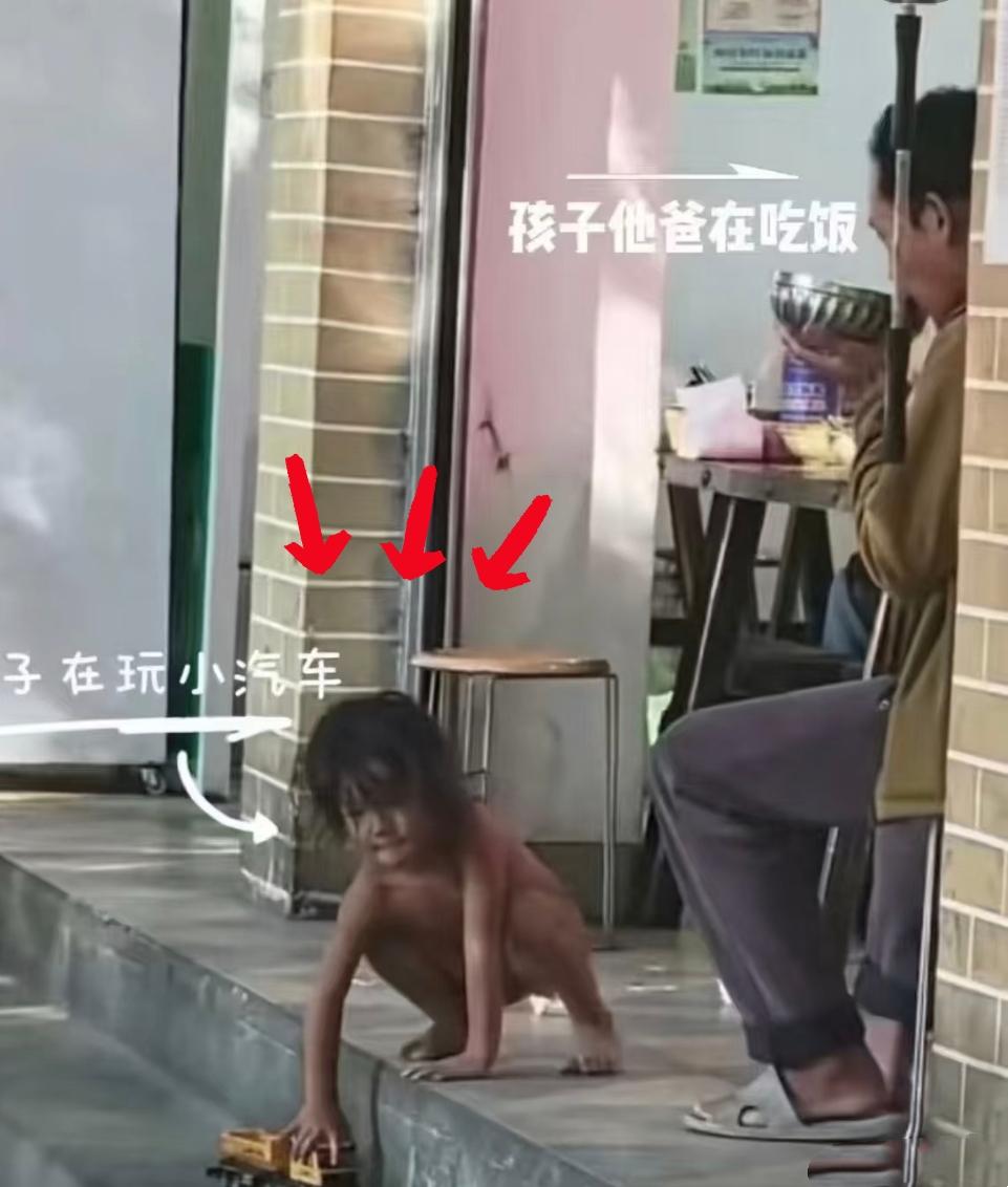 令人揪心！“野人小孩”的体检报告一出来，谁看了不心疼？身高体重刚够线，语