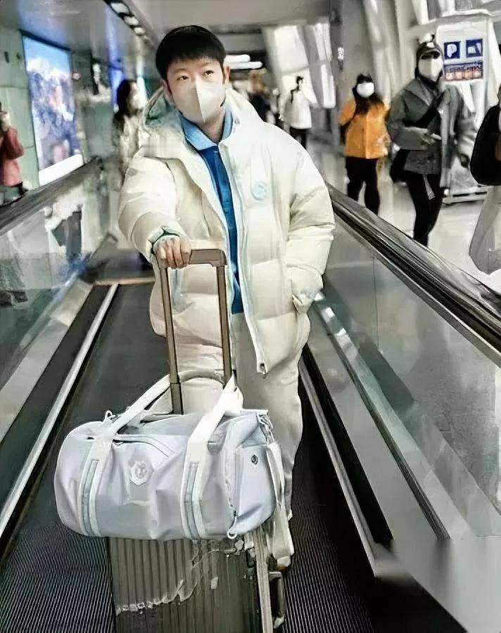 孙颖莎孤独感刷屏？如今她竟被热度反噬？巴奥时她是刘国梁力捧、李隼呵护的新星，