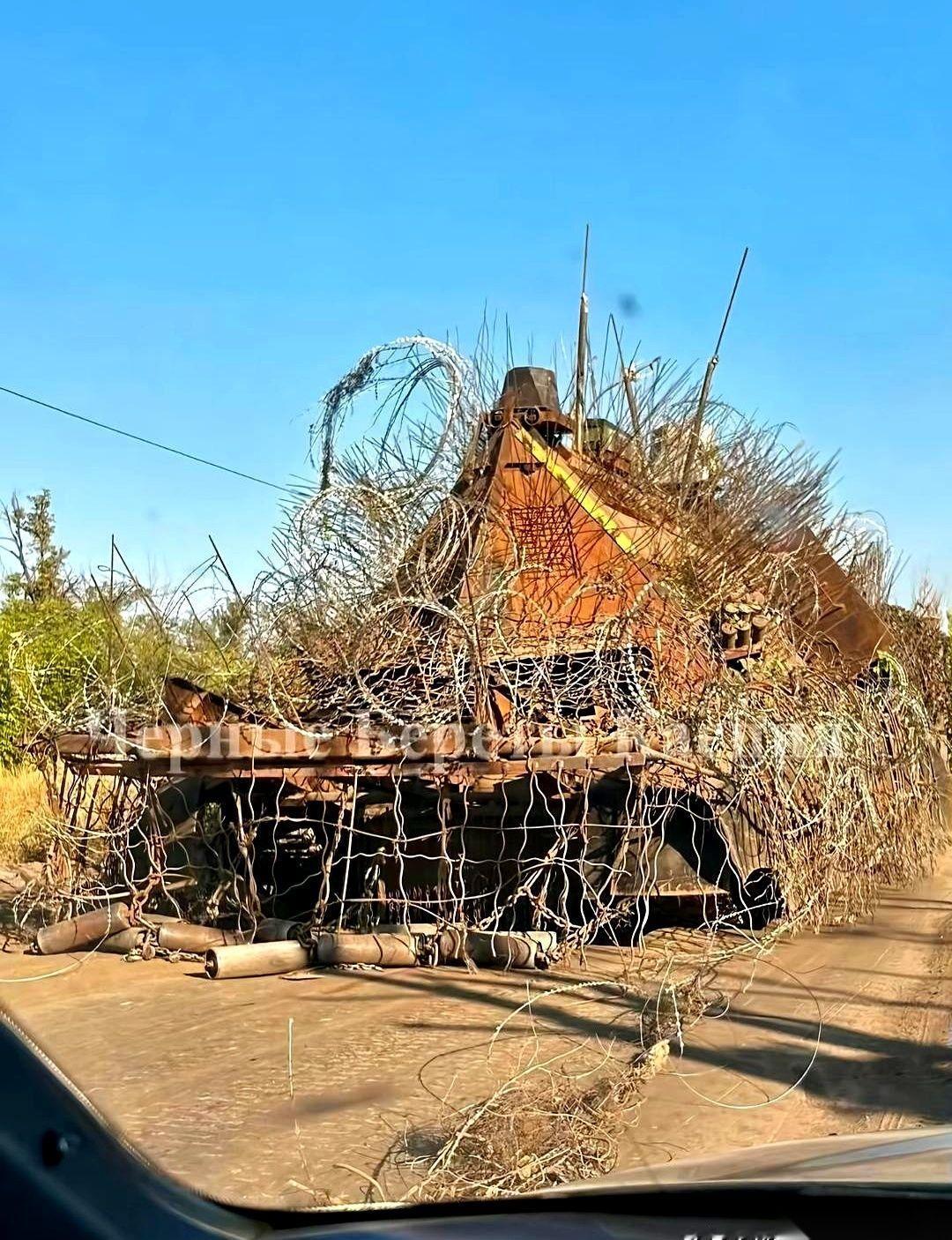 十一年前，我们以为未来的坦克，就该是科幻电影里那样。炮管子一根比一根粗，身上挂