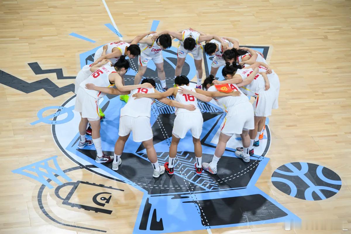 【仍有差距中国U17女篮不敌西班牙】7月14日傍晚，中国U17女篮迎来U17女